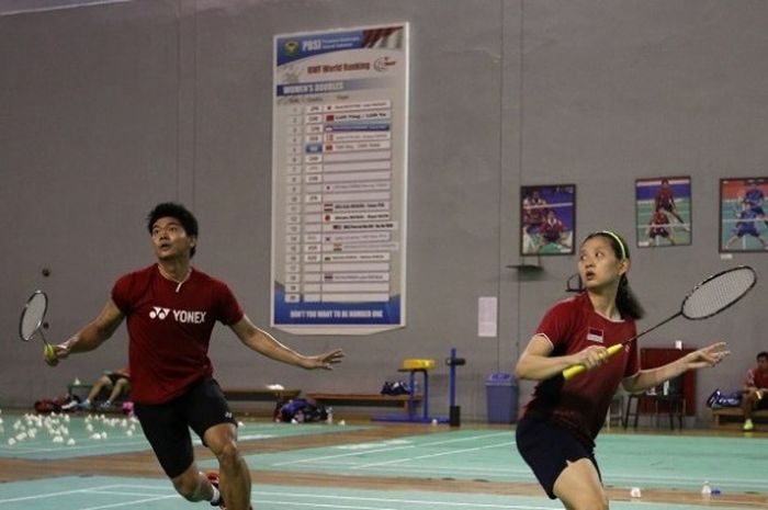 Pebulu tangkis ganda campuran nasional, Praveen Jordan/Debby Susanto, sedang menjalani latihan persiapan menuju Olimpiade Rio 2016 di pelatnas bulu tangkis, Cipayung, Jakarta, Rabu (21/7/2016).