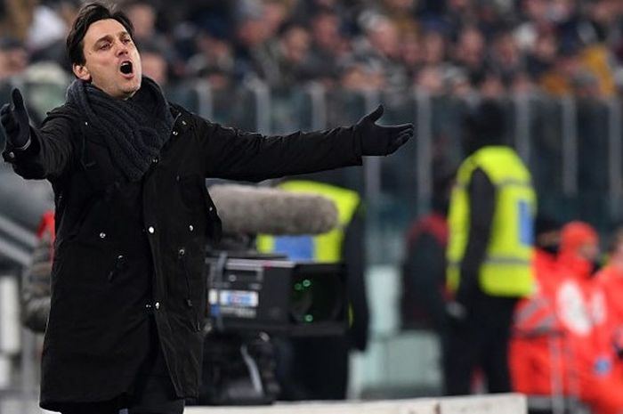 Reaksi pelatih AC Milan, Vincenzo Montella, dalam laga Coppa Italia melawan Juventus di J-Stadium, Turin, 25 Januari 2017.