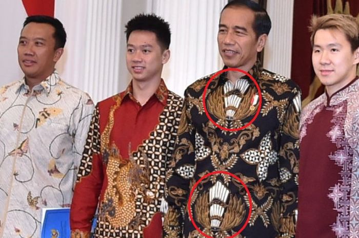  Jokowi memakai batik dengan motif shuttlecock ketika menyambut Marcus Gideon dan Kevin Sanjaya pada Senin (2/4/2018). 