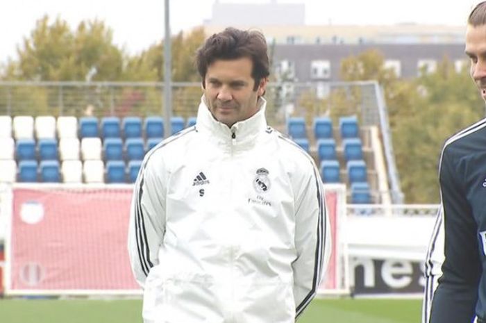 Santiago Solari saat memimpin sesi latihan tim Real Madrid.