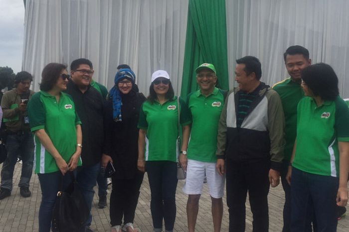 Menteri Pemuda dan Olahraga, Imam Nahrawi (keempat dari kiri), hadir dalam pembukaan MILO Football Championship di Lapangan Panahan Senayan, Jakarta, Sabtu (24/3/2018).