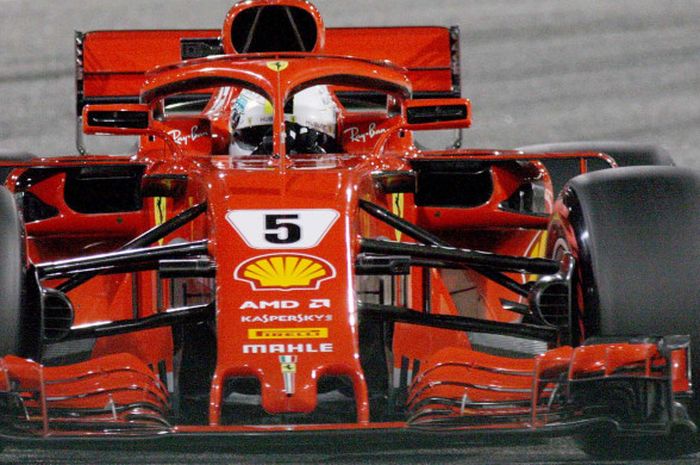 Sebastian Vettel meraih pole position GP F1 Bahrain hari Sabtu (7/4/2018) yang digelar malam hari di Sirkuit Sakhir.