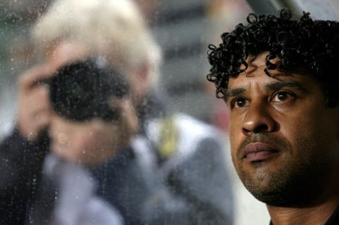 Frank Rijkaard menampingi Barcelona saat melawan Real Murcia pada partai La Liga - kasta teratas Liga Spanyol - di Stadion La Nueva Condomina, 17 Mei 2008.