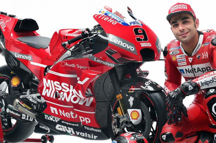 Pebalap anyar Ducati, Danilo Petrucci, pada peluncuran tim MotoGP 2019 di Swiss, Jumat (18/1/2019) waktu setempat.