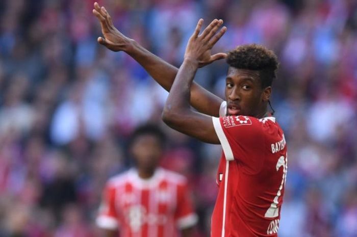 Pemain sayap Bayern Muenchen, Kingsley Coman, merayakan gol ke gawang Freiburg dalam partai Liga Jerman di Allianz Arena, Muenchen, 14 Oktober 2017.