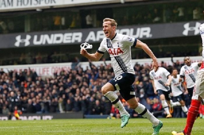 Harry Kane rayakan gol Tottenham ke gawang Arsenal di White Hart Lane, Sabtu (5/3/2016). 