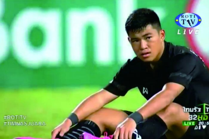Pemain Timnas Thailand terduduk lemas usai dikalahkan Timnas U-16 Indonesia