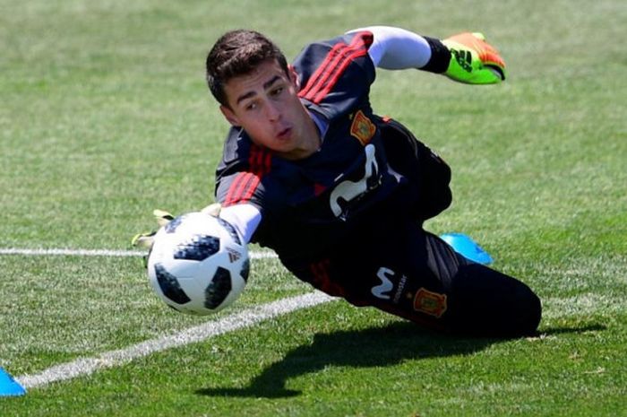 Aksi Kepa Arrizabalaga dalam sesi latihan timnas Spanyol di Krasnodar Academy, Rusia, 21 Juni 2018.