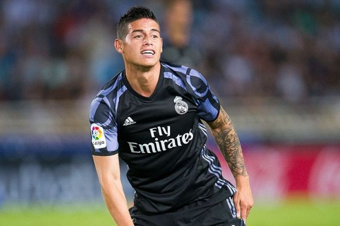 Ekspresi gelandang Real Madrid, James Rodriguez, saat melawan Real Sociedad dalam laga lanjutan La Liga 2016-2017 di Stadion Anoeta, San Sebastian, pada 21 Agustus 2016.