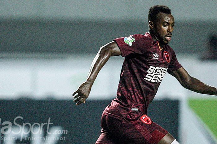 Aksi Guy Junior saat tampil di Liga 1 2018 bersama PSM Makassar.