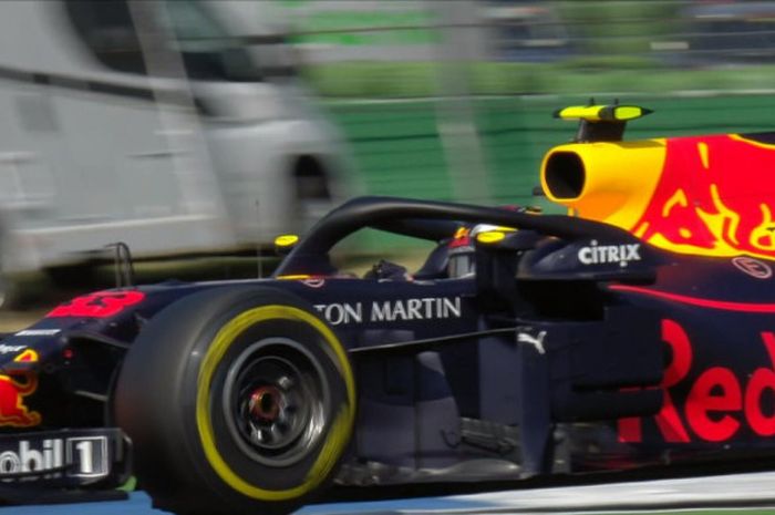 Pebalap Red Bull Racing, Max Verstappen, menjadi pebalap tercepat pada latihan bebas kedua GP Jerman yang digelar di Sirkuit Hockenheimring, Jumat (20/7/2018).