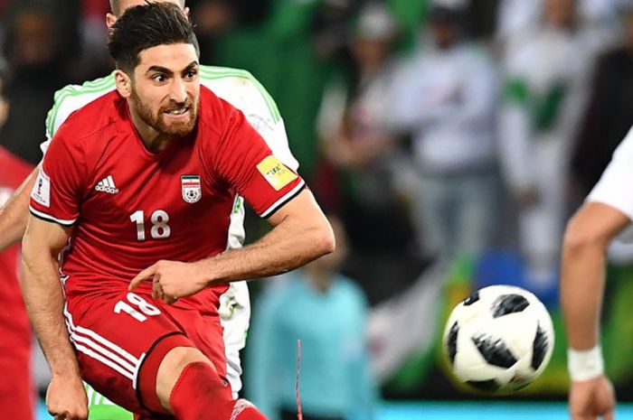 Penyerang tim nasional Iran, Alireza Jahanbakhsh, dalam pertandingan uji coba menghadapi Aljazair yang digelar di Stadion Merkur Arena, Graz, Austria, pada 27 Maret 2018.