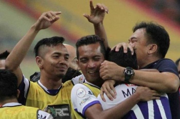 Para pemain Kelantan bersuka cita seusai menyamakan skor menjadi 3-3 saat dijamu Selangor di Stadion Shah Alam pada Rabu (20/7/2016) malam. 