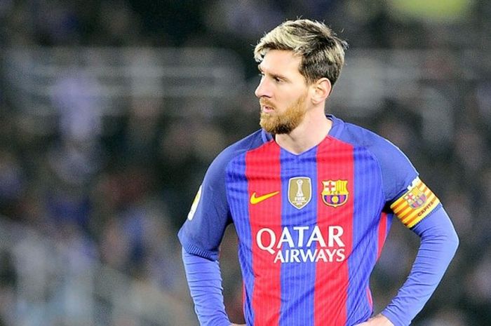 Gestur striker Barcelona, Lionel Messi, saat menghadapi Real Sociedad dalam laga lanjutan La Liga 2016-2017 di Stadion Anoeta, San Sebastian (7/11/2016).