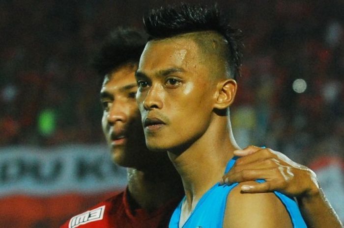 Striker Pusamania Borneo FC, Lerby Eliandry (kanan).