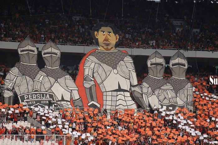  Atraksi koreo The Jak Mania saat laga Persija versus Persela Lamongan di SUGBK, Jakarta, Selasa (20/11/2018). 