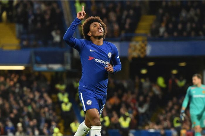  Pemain sayap Chelsea, Willian, melakukan selebrasi setelah mencetak gol ke gawang Hull City pada laga babak 16 besar Piala FA di Stadion Stamford Bridge, Jumat (16/2/2018) waktu setempat atau Sabtu dini hari WIB. 