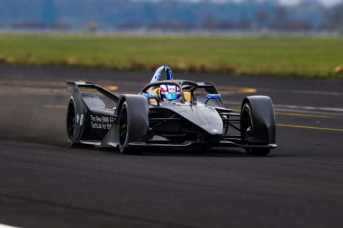 Uji coba mobil BMW yang  akan turun di ajang Formula E.