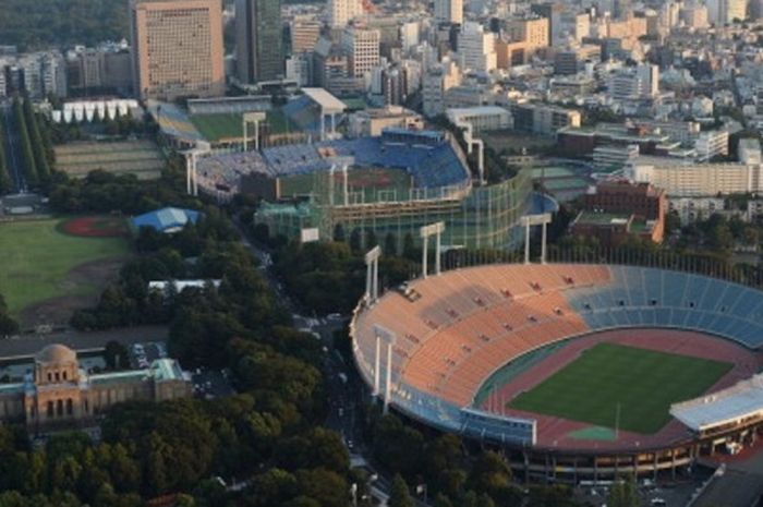 Wajah lama Stadion Nasional Jepang difoto dari udara pada 12 September 2013. Stadion ini akan dipugar untuk menjadi arena utama Olimpiade Tokyo 2020 yang akan mulai digelar pada 24 juli 2020.