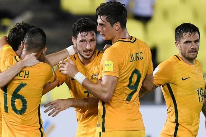 Para pemain timnas Australia merayakan gol ke gawang Suriah dalam laga kualifikasi Piala Dunia 2018 di Stadion Hang Jebat, Melaka, Malaysia, pada Kamis (5/10/2017).
