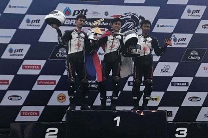 Dua pebalap binaan Astra Honda Racing School (AHRS) Herjun Atna Firdaus dan Muhammad Hildan Kusuma  meraih podium pertama dan ketiga pada race pertama di ajang Thailand Talent Cup (TTC) seri tiga yang berlangsung di Chang International Circuit, Buriram, Sabtu (14/7/2018).