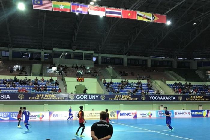 Suasana laga timnas futsal Thailand kontra timnas futsal Timor Leste pada fase penyisihan Grup B Piala AFF Futsal 2018 di GOR UNY, Kabupaten Sleman, 5 November 2018. 