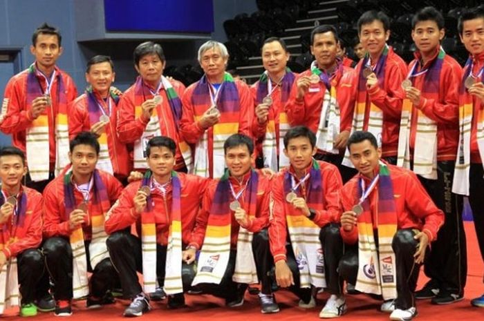 Tim Piala Thomas Indonesia berpose setelah menerima medali sebagai semifinalis pada turnamen beregu Piala Thomas Uber 2014 di New Delhi, 25 Mei 2014. 