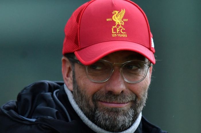  Pelatih Liverpool FC, Juergen Klopp, memimpin sesi latihan timnya di Melwood Training Ground, Liverpool, Inggris, pada 5 Maret 2018. 