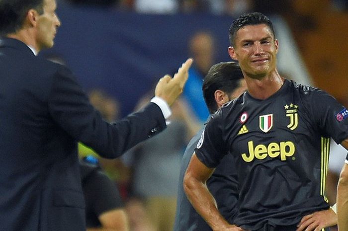   Ekspresi megabintang Juventus, Cristiano Ronaldo, seusai menerima kartu merah dalam laga Grup H Liga Champions kontra Valencia di Stadion Mestalla, Valencia, Spanyol pada 19 September 2018.  