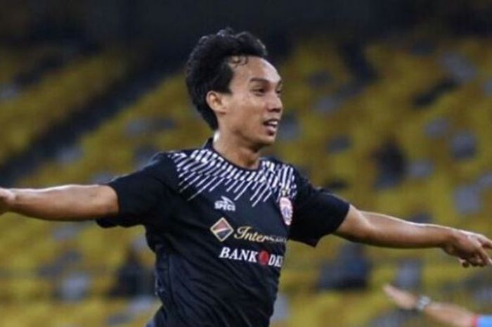 Selebrasi pemain Persija, Novri Setiawan seusai mencetak gol ketiga timnya ke gawang Ratchaburi FC pada laga perdana turnamen pra-musim Boost SportsFix Super Cup 2018 di Stadion Nasional Malaysia, Kuala Lumpur, Sabtu (13/1/2018) malam. 