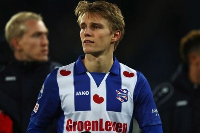 Gelandang pinjaman SC Heerenveen, Martin Odegaard seusai menjalani debut di Liga Belanda ketika timnya menang 2-0 atas tamunya, ADO Den Haag di Stadion Abe Lenstra, Sabtu (14/1/2017) malam. 