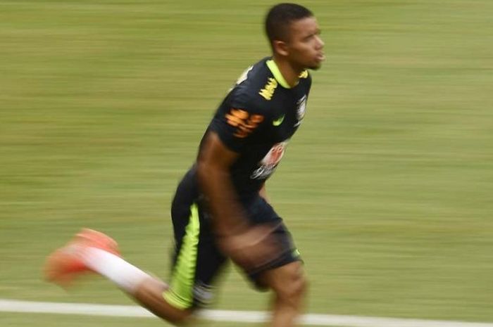 Penyerang Brasil, Gabriel Jesus, menjalani sesi latihan di Stadion Arena Amazonia, Manaus, Brasil, 5 September 2016.