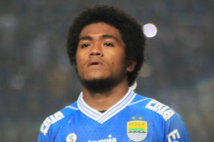 Pemain Persib, Fulgensius Billy Paji Keraf Siregar saat menghadapi Bhayangkara FC (31/5/2018)