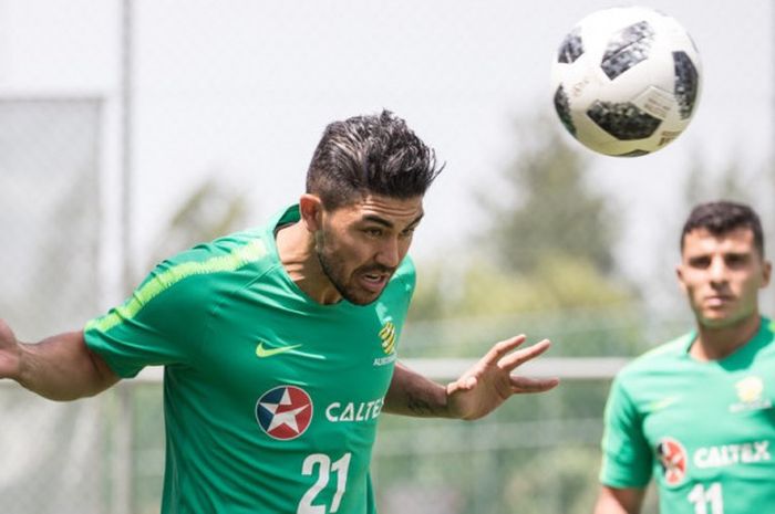 Massimo Luongo menjalani sesi latihan dengan timnas Australia dalam persiapan menghadapi Piala Dunia