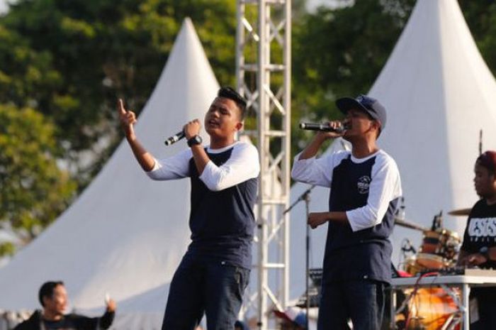 NDX AKA tampil di Prambanan Jazz Festival 2017 di kompleks Candi Prambanan, Yogyakarta, Minggu (20/8/2017).