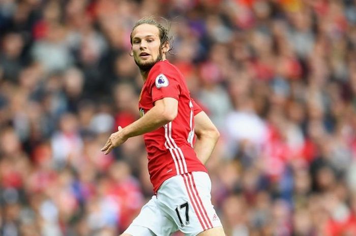 Aksi Daley Blind pada laga Premier League antara Manchester United kontra Leicester City di Old Trafford, Manchester, Inggris, 24 September 2016. 