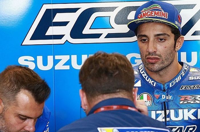  Pebalap Tim Suzuki Ecstar, Andrea Iannone. 