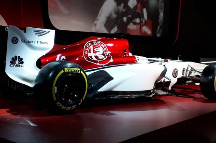 Mobil Alfa Romeo Sauber yang akan dipakai oleh Charles Leclerc dan Marcus Ericsson pada Formula One 2018.