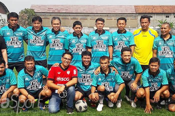 Skuat Persib Bandung tahun 1994, berkumpul di lapangan Lodaya, Kota Bandung, Sabtu (25/8/2017), untuk melakoni laga persahabatan melawan tim BRI Syariah.