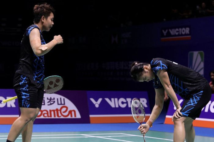 Pasangan ganda putri Indonesia, Greysia Polii (kanan)/Apriyani Rahayu, saat menjalani laga melawan Misaki Matsutomo/Ayaka Takahashi (Jepang) pada laga semifinal turnamen China Open 2018 di Changzhou, Sabtu (22/9/2018).