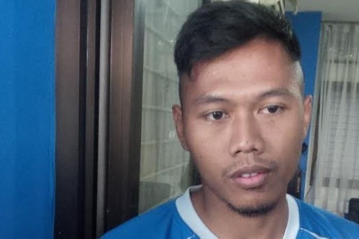 Bek Persib, Tony Sucipto memberikan keterangan ke media terkait kedatangan bintang-bintang baru untuk skuat Maung Bandung. 