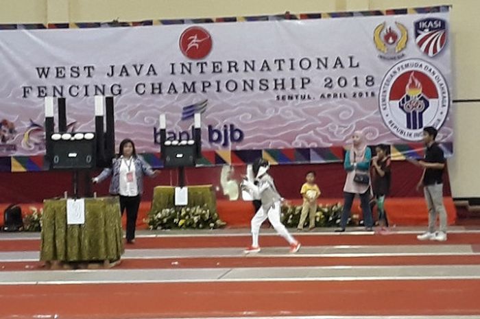 Dua Peserta “West Java International Fencing Championship 2018 di Padepokan Voli Sentul, Bogor, Jawa Barat, Sabtu (28/4/2018).