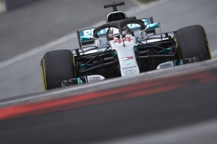 Aksi Lewis Hamilton (Mercedes) dalam sesi kualifikasi F1 GP Austria 2018 yang berlangsung Sabtu (30/6/2018).