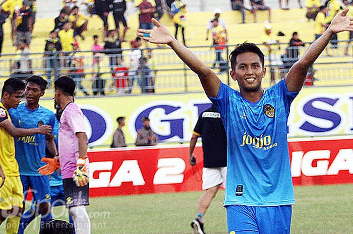 Pemain PSIM Yogyakarta meluapkan kegembiraan usai menang kontra tuan rumah Persegres Gresik United di Stadion Gelora Joko Samudro, Kamis (10/5/2018).