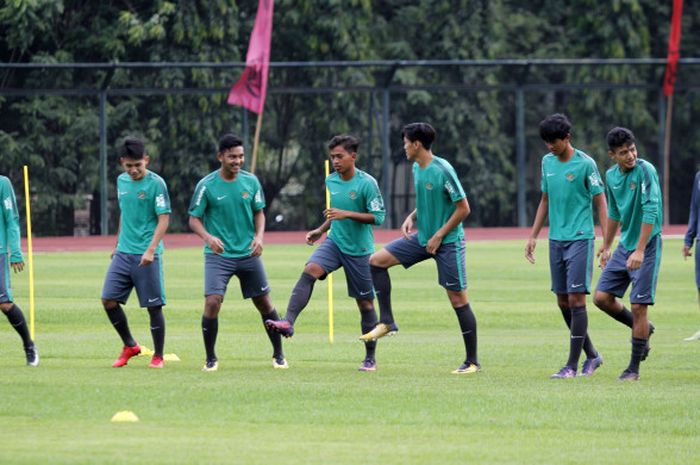 Skuat timnas U-19 Indonesia saat menjalani pemusatan latihan di Lapangan Universitas Negeri Yogyakarta
