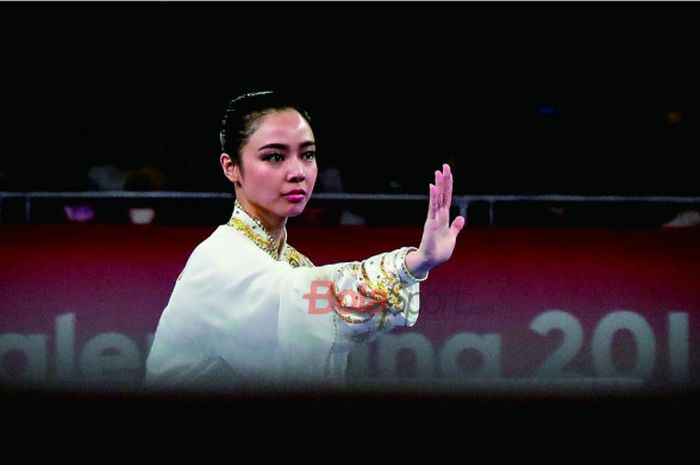 Pewushu nasional Indonesia, Lindswell Kwok, beraksi pada kelas Taijiquan putri Asian Games 2018 pada Minggu, (19/8/2018) di Jiexpo, Kemayoran, Jakarta.