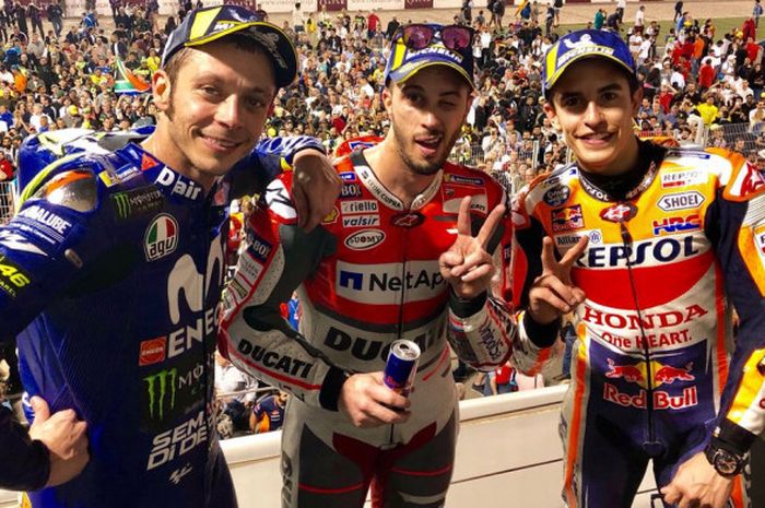   Valentino Rossi, Andrea Dovizioso, dan Marc Marquez, saat merayakan podium MotoGP Qatar.   