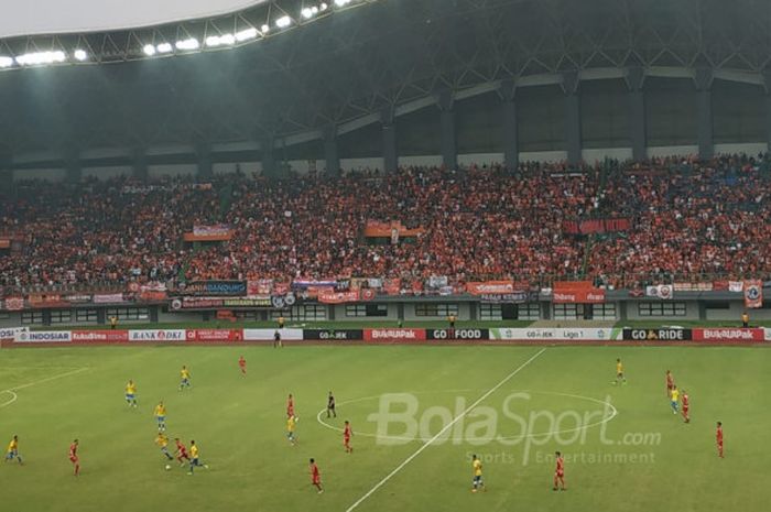 Suasana pertandingan Persija Jakarta kontra Barito Putera, di Stadion Patriot Chandrabhaga, Bekasi, 
