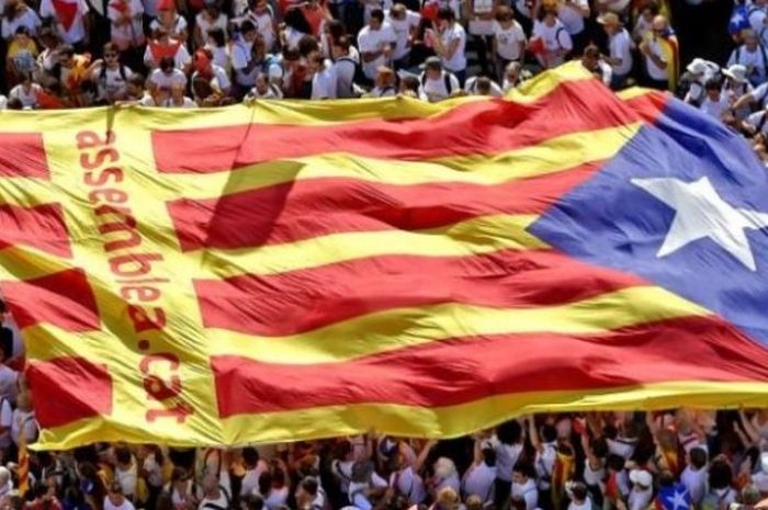 Bendera Estelada yang merupakan simbol perlawanan rakyat Catalonia. 