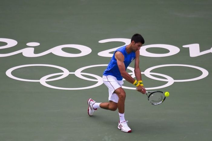 Petenis tunggal putra nomor satu dunia dari Serbia, Novak Djokovic, menjalani latihan Olimpiade Rio di Olympic Tennis Centre, Rio de Janeiro, Brasil, Selasa (2/8/2016).